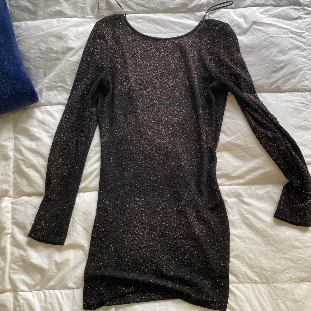 sparkly black and gold dress,open back long sleeve